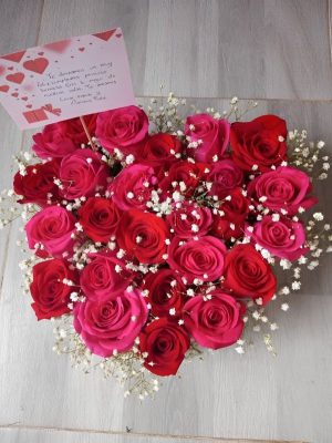 Rosas en corazón R80