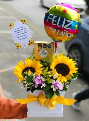 Arreglo girasoles, ferrero y globo R18