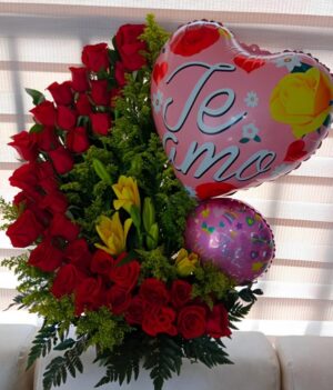 Arreglo por 30 rosas, lirios y globos R111 - Arreglo floral en Duitama Te Mando Flores