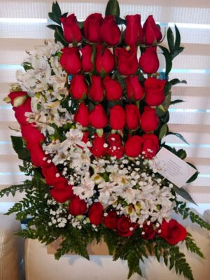 Arreglo por 36 rosas y astromelias R170