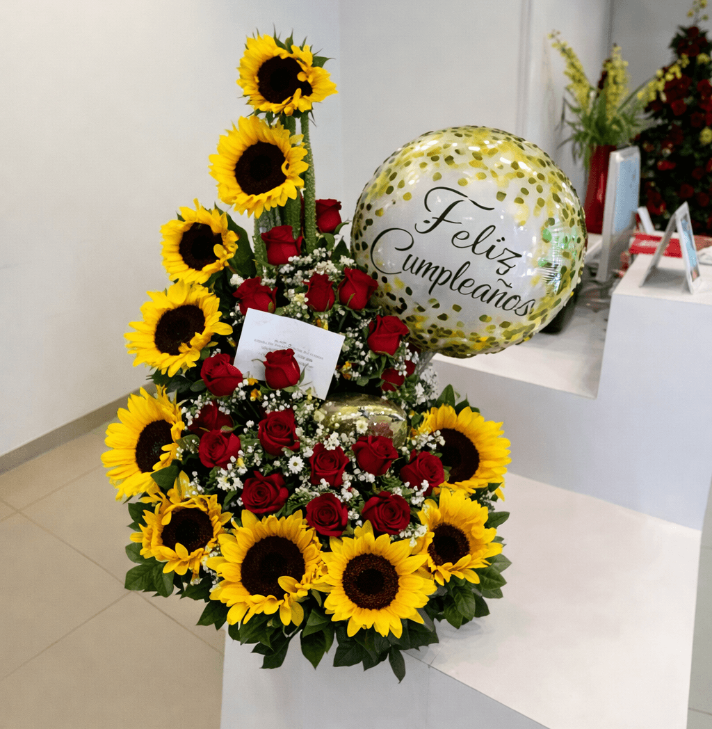 Arreglo con girasoles, rosas, globo y Ferrero corazon R188